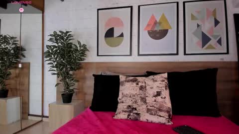 Mia  online show from 10-23-25, 04:01