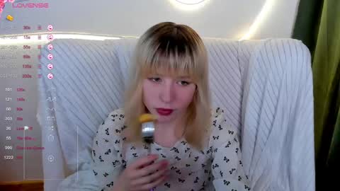 Snapshot of miakimiko chatting on 06-05-26, 01:45 miakimiko online show from 06-05-26, 01:45