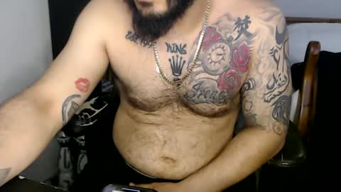 Snapshot of miaking chatting on 01-16-25, 04:28 Mark online show from 01-16-25, 04:28