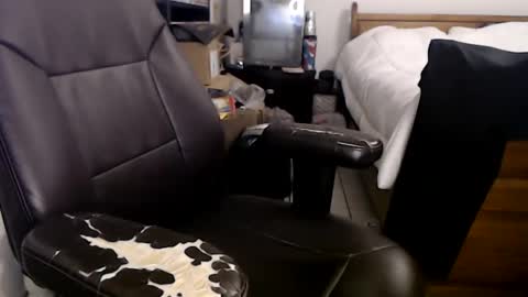 Snapshot of miaking chatting on 02-13-25, 04:54 Mark online show from 02-13-25, 04:54