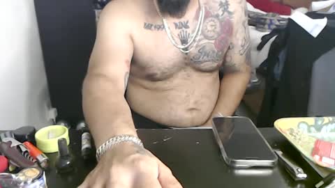 Snapshot of miaking chatting on 10-12-25, 04:33 Mark online show from 10-12-25, 04:33