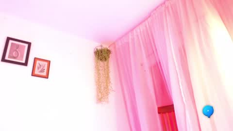 Mia online show from 01-09-25, 01:35