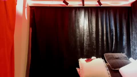Mia online show from 06-01-26, 12:01