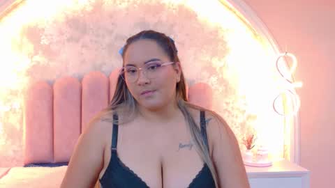 Snapshot of mialaurents chatting on 03-13-26, 03:35 Mia online show from 03-13-26, 03:35