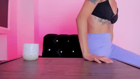 Snapshot of mialenox chatting on 02-20-25, 04:39 Mia Lenox online show from 02-20-25, 04:39