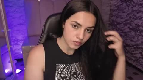 Snapshot of mialover_v chatting on 09-22-25, 08:00 Hi Stream 1500 to 2100 online show from 09-22-25, 08:00