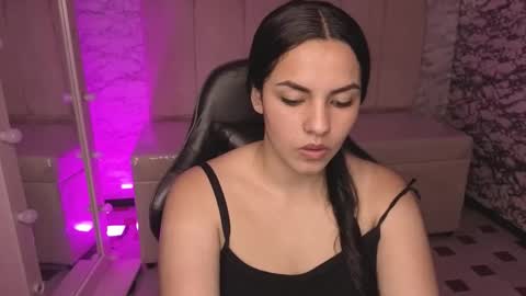 Snapshot of mialover_v chatting on 09-23-25, 08:23 Hi Stream 1500 to 2100 online show from 09-23-25, 08:23