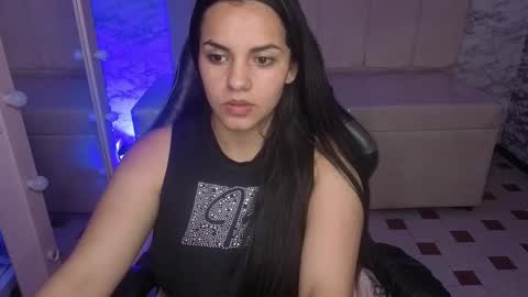 Snapshot of mialover_v chatting on 10-03-25, 01:24 Hi Stream 1500 to 2100 online show from 10-03-25, 01:24