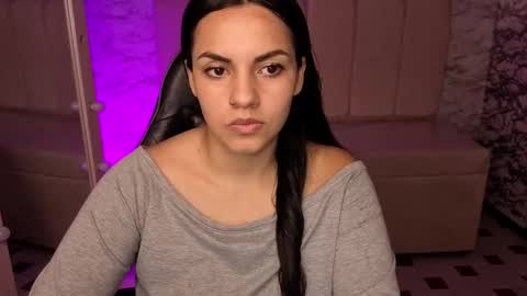 Snapshot of mialover_v chatting on 10-06-25, 08:17 Hi Stream 1500 to 2100 online show from 10-06-25, 08:17