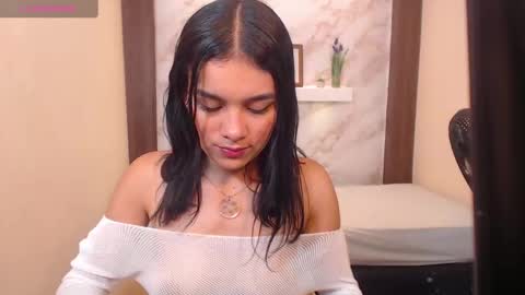 Snapshot of mialux5 chatting on 10-13-25, 12:38 mialux5 online show from 10-13-25, 12:38