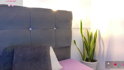 Snapshot of miamackleyn_ chatting on 05-16-26, 06:07 MIA online show from 05-16-26, 06:07