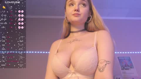 Mia online show from 01-08-25, 05:37