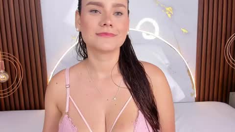 Snapshot of miamiller69 chatting on 05-08-26, 04:51 Mia online show from 05-08-26, 04:51