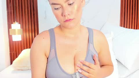 Snapshot of miamiller69 chatting on 06-03-26, 02:33 Mia online show from 06-03-26, 02:33