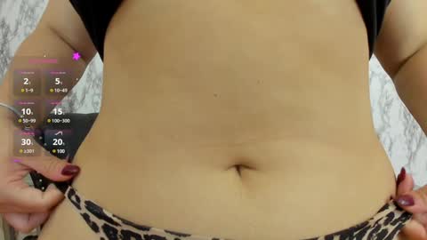 Snapshot of miamontoya chatting on 01-22-25, 09:43 Mia -5 7001400 Follow online show from 01-22-25, 09:43