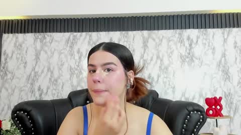 Snapshot of miamontoya chatting on 02-11-25, 12:16 Mia -5 7001400 Follow online show from 02-11-25, 12:16