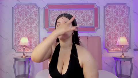 Snapshot of miamontoya chatting on 03-05-25, 12:33 Mia -5 7001400 Follow online show from 03-05-25, 12:33