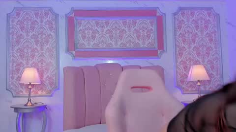 Snapshot of miamontoya chatting on 03-11-25, 12:50 Mia -5 7001400 Follow online show from 03-11-25, 12:50