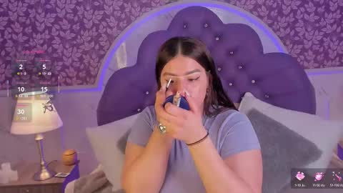 Snapshot of miamontoya chatting on 09-24-25, 01:03 Mia -5 7001400 Follow online show from 09-24-25, 01:03