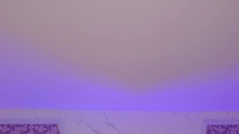 Snapshot of miamontoya chatting on 10-04-25, 01:09 Mia -5 7001400 Follow online show from 10-04-25, 01:09