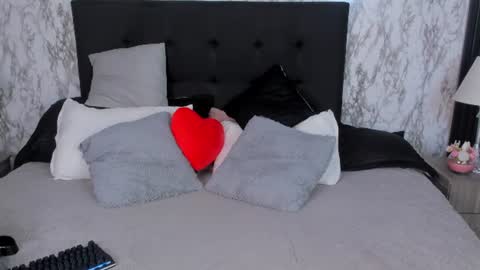 Mia   -5 7001400 Follow  online show from 06-23-26, 07:34