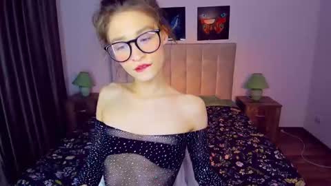 Mia online show from 12-07-24, 09:44