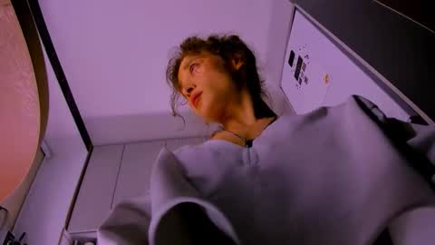 Mia online show from 04-29-26, 07:31