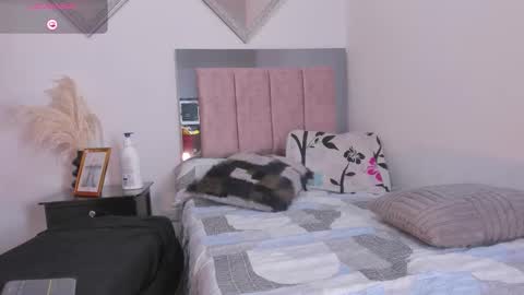 miapearls_ online show from 02-26-26, 07:51