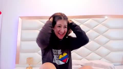 Sweetie Mia online show from 02-19-25, 06:54