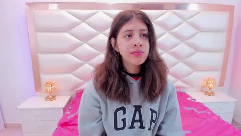 Sweetie Mia online show from 03-08-25, 12:30