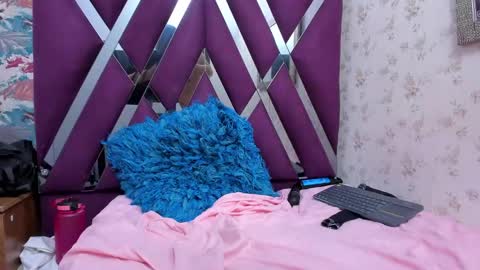 Snapshot of miaquevedo chatting on 02-28-25, 04:20 Mia Quevedo online show from 02-28-25, 04:20