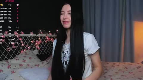 Snapshot of miarielle chatting on 06-11-26, 05:44 Liz online show from 06-11-26, 05:44