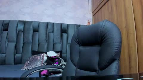 miarivers_1 online show from 04-09-26, 02:22
