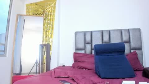 Snapshot of miarobertsmilf chatting on 01-11-26, 10:26 Mia Milf online show from 01-11-26, 10:26