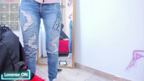 Snapshot of miarobertsmilf chatting on 02-06-26, 10:24 Mia Milf online show from 02-06-26, 10:24