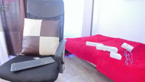 Snapshot of miarobertsmilf chatting on 03-13-26, 10:16 Mia Milf online show from 03-13-26, 10:16