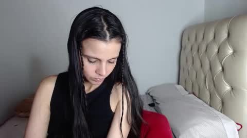 miarobinn_ online show from 12-02-24, 02:53