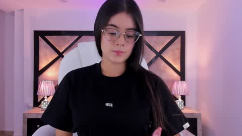 Mia online show from 12-17-24, 07:04