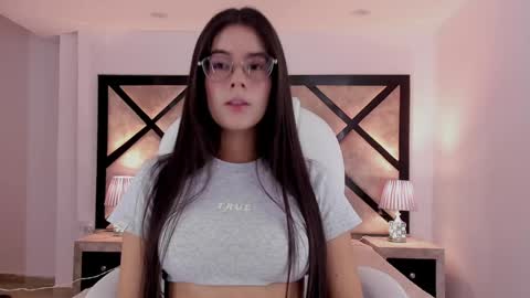 Mia online show from 01-01-25, 08:15