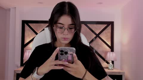 Mia online show from 01-16-25, 08:03