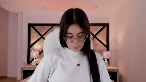 Mia online show from 01-28-25, 09:19