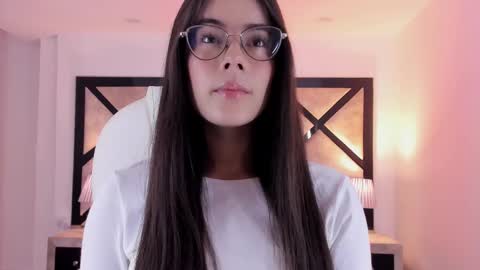 Mia online show from 03-03-25, 08:43