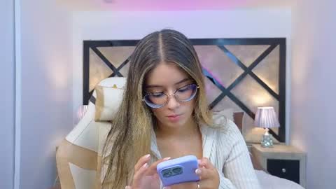 Mia online show from 07-25-26, 07:22