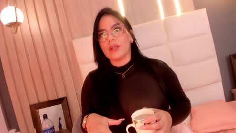 Snapshot of miasphencer chatting on 01-21-25, 08:32 Mia online show from 01-21-25, 08:32