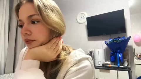 Snapshot of miasuszynski chatting on 02-23-26, 07:22 Milana online show from 02-23-26, 07:22