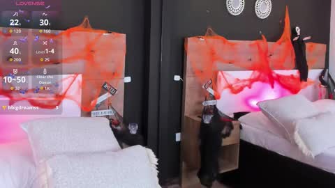 Mia online show from 10-31-25, 02:07