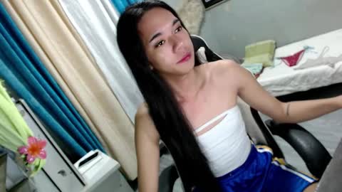 Snapshot of miatrixs chatting on 01-05-25, 08:21 Mia online show from 01-05-25, 08:21