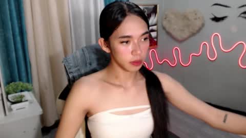 Snapshot of miatrixs chatting on 02-13-25, 11:17 Mia online show from 02-13-25, 11:17