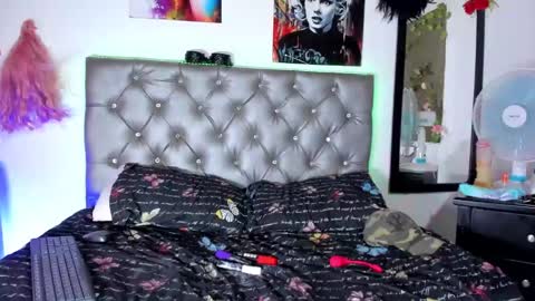 Snapshot of miautena chatting on 01-17-25, 10:23 Mariana  online show from 01-17-25, 10:23