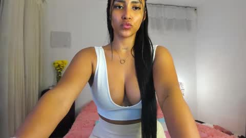Snapshot of miavelvet_22 chatting on 02-27-25, 03:36 Mia Velvet online show from 02-27-25, 03:36